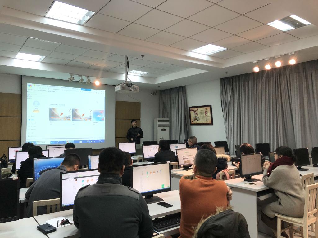 (图为 教室培训现场)