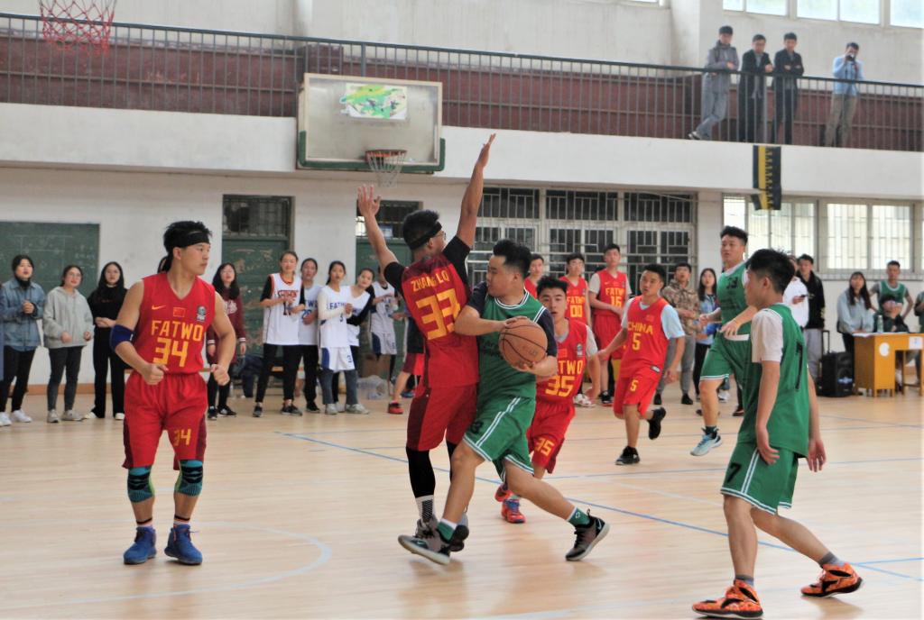 (图为 比赛精彩瞬间 曾凯鸿 摄)