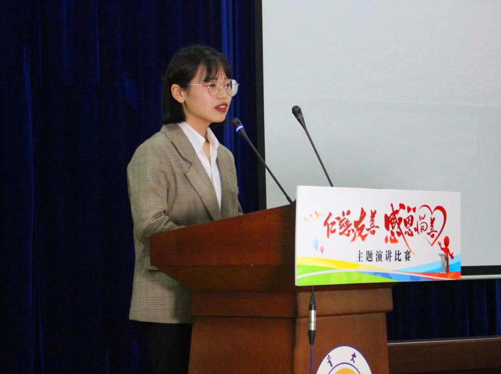 (图为 彭梦玲演讲 曾凯鸿 摄)